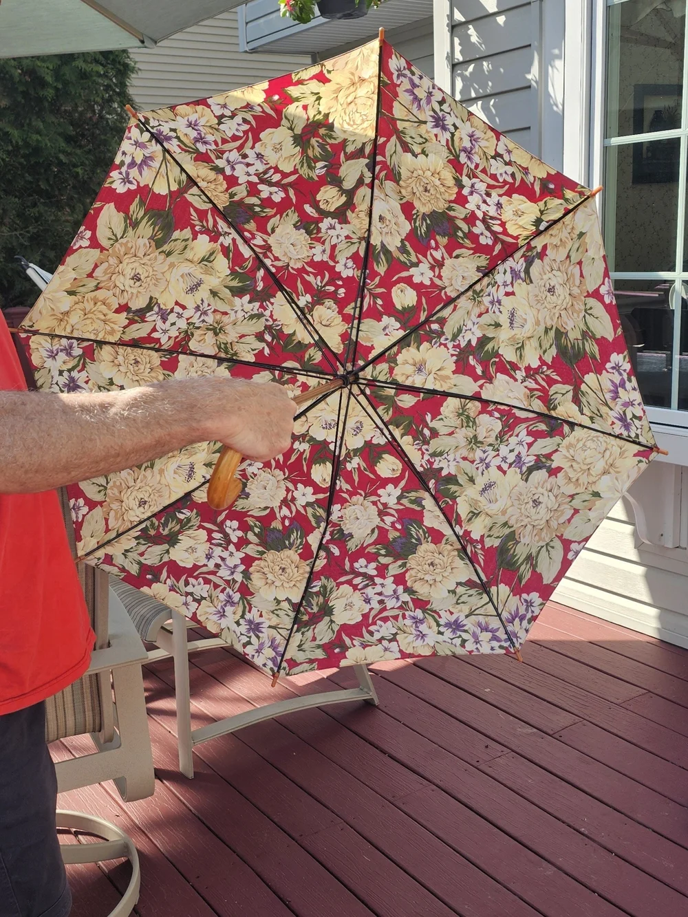 Ralph Lauren Floral-Print Umbrella in Pink and Cream with Wooden Handle - Picture 7 of 9
